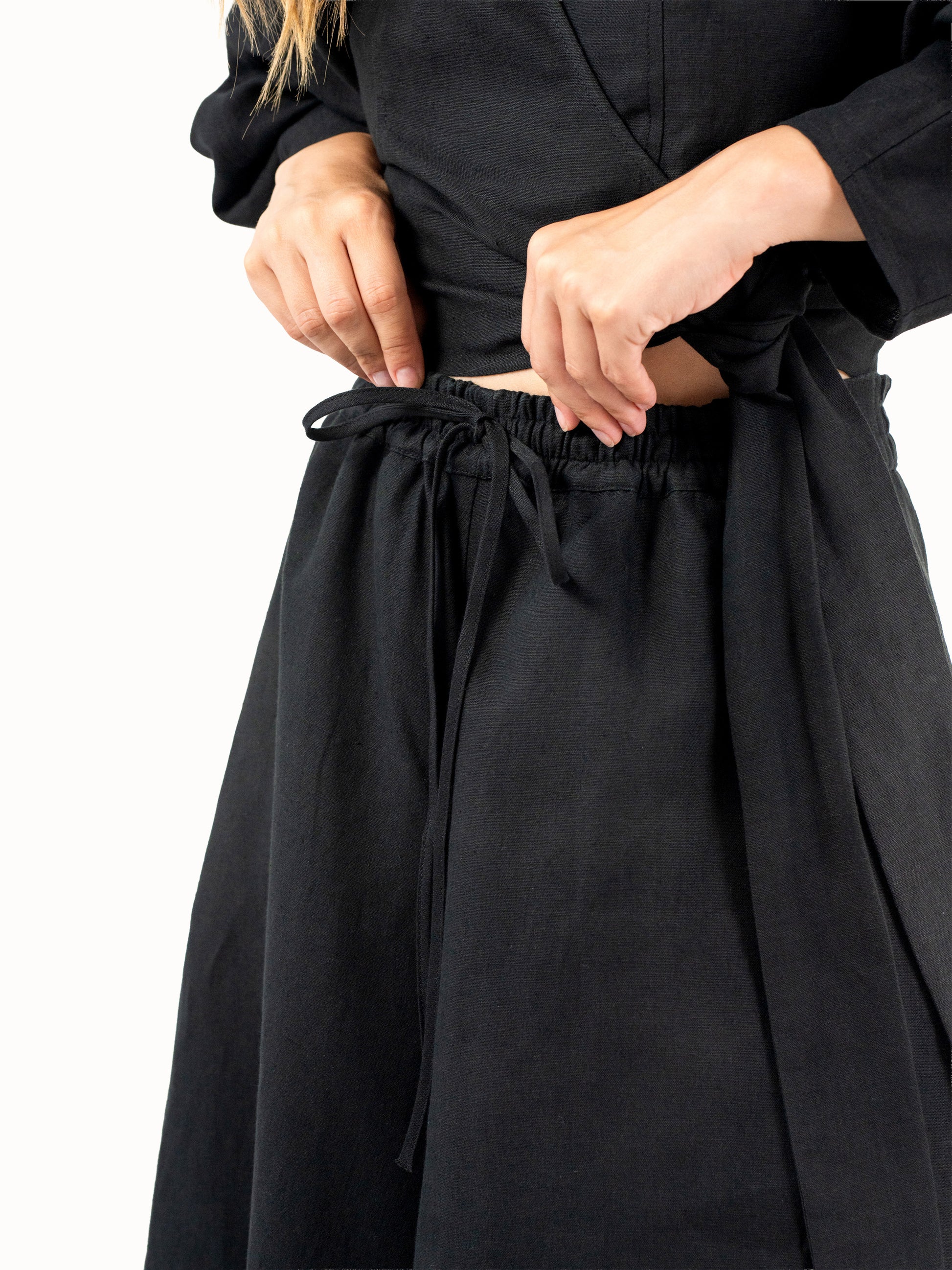 The Cropped Wide-Leg Trousers - Black Petite