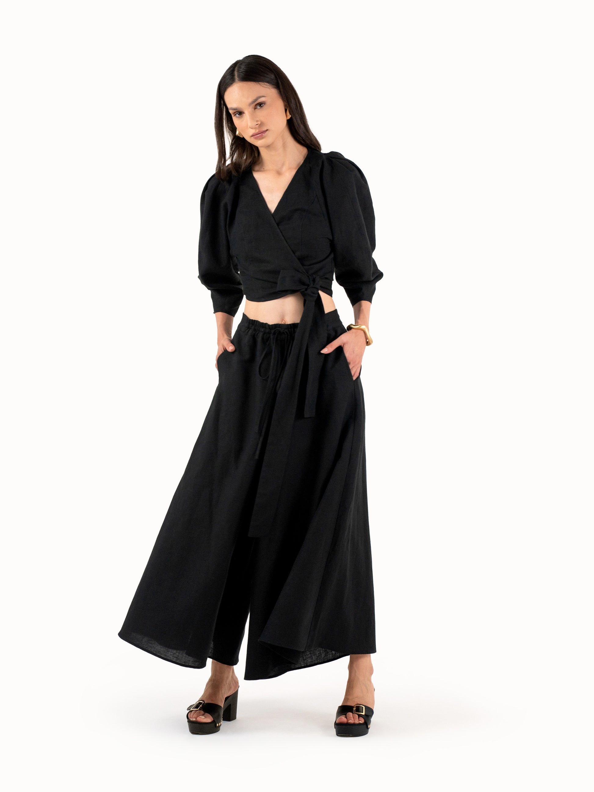 The Cropped Wide-Leg Trousers - Black