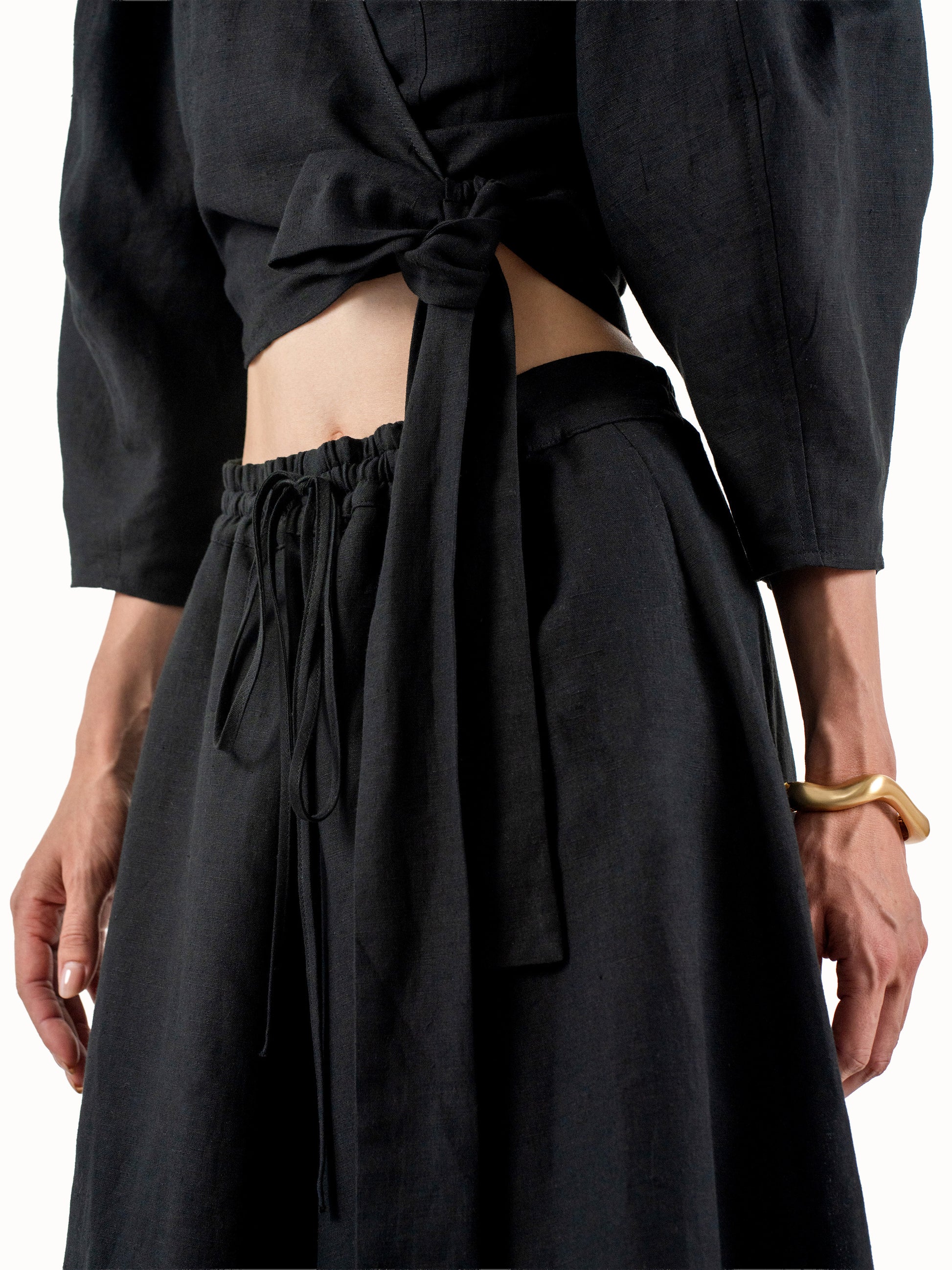 The Cropped Wide-Leg Trousers - Black